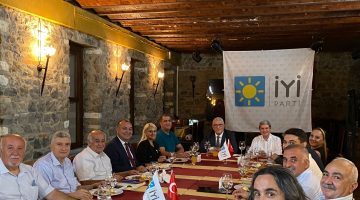 İYİ PARTİ İzmir Milletvekilleri İlçe Başkanlarıyla buluştu.