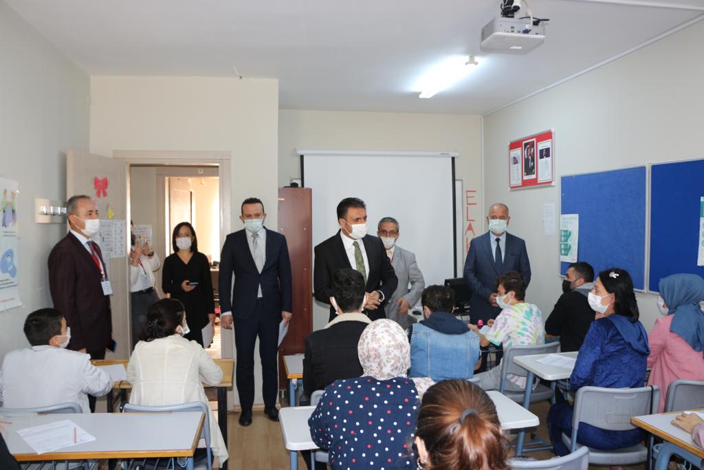İzmir’de ‘Nerede Kalmıştık’ Eğitim Seferberliği Projesi Kurslarına Yoğun İlgi