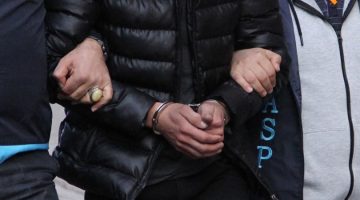 karısını bıçakla yaralayan şüpheli gözaltına alındı