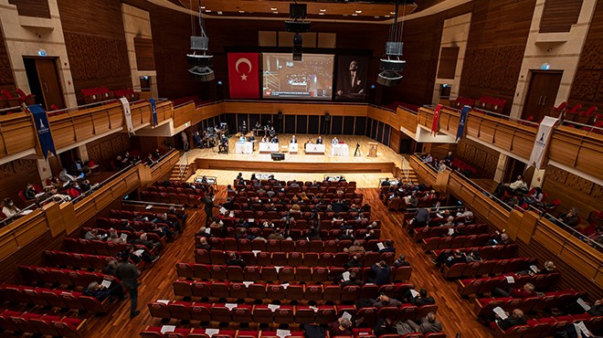 İzmir Büyükşehir meclisinde Gergin Anlar