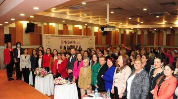 Kadınlar Balçova’da şiddete karşı tek yürek oldu