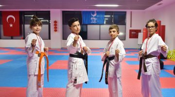 Aliağalı Karateciler Şampiyonadan 4 Madalya İle Döndü
