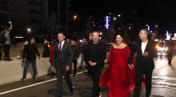 Aliağa Cumhuriyet Bayramı’nı İzel-Çelik-Ercan İle Kutladı