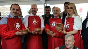 ULUSLARARASI ÇÖMLEK FESTİVALİNE RENKLİ BAŞLANGIÇ