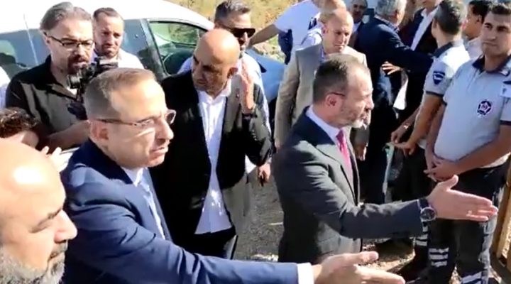 AK Parti İzmir’in basın açıklamasında arbede! Video Haber