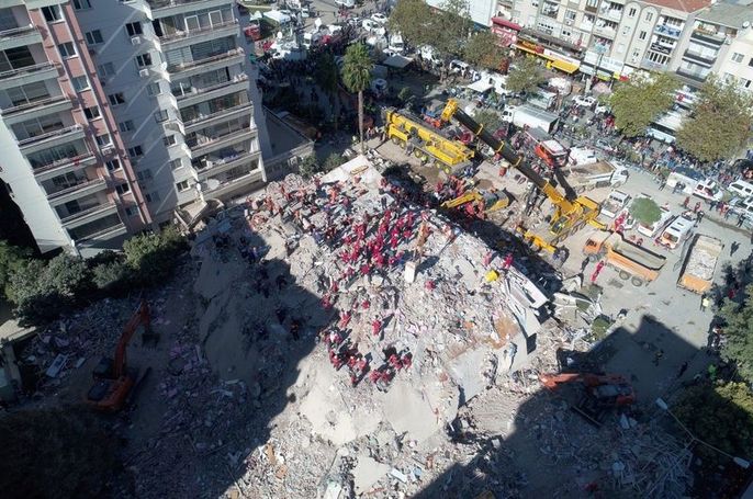 İzmir depreminde 36 kişinin öldüğü Rıza Bey Apartmanı inşaatında çalışan işçiler tespit edilecek