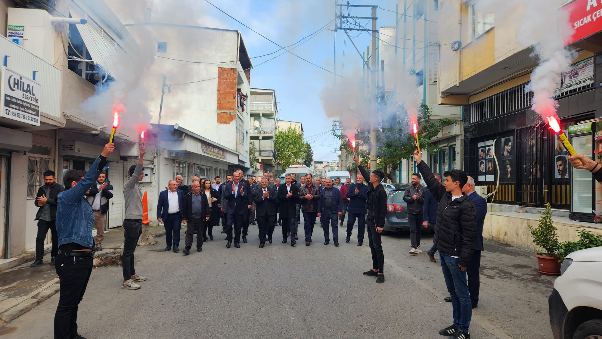 MHP İzmir’den Bayraklı Çıkarması