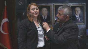 Zafer Partisi Kurucular Kurulu Üyeliğinden istifa eden Ayla Ülük, MHP’ye katıldı.
