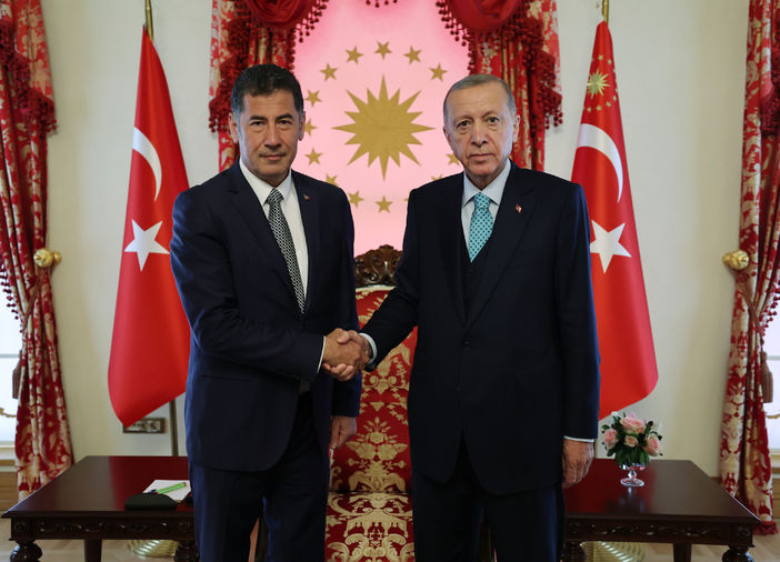 Cumhurbaşkanı Erdoğan, Sinan Oğan’ı dolmabahçe Çalışma Ofisi’nde kabul etti