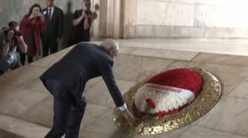 Cumhurbaşkanı adayı Kılıçdaroğlu Anıtkabir’i ziyaret etti