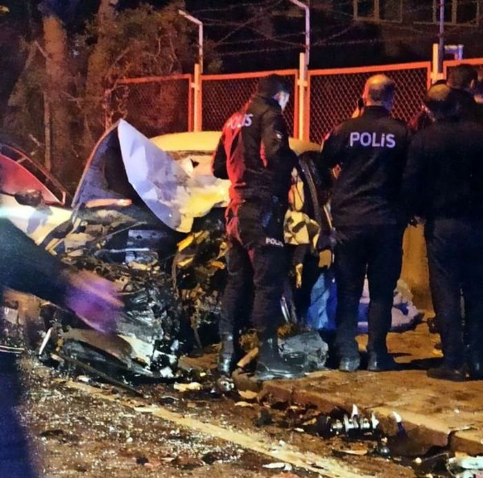 İzmir’de belediye otobüsü ile otomobil çarpıştı: 1 ölü, 2 yaralı